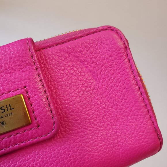 Fossil Pebbled Leather Wristlet Wallet - Picture 10 of 10